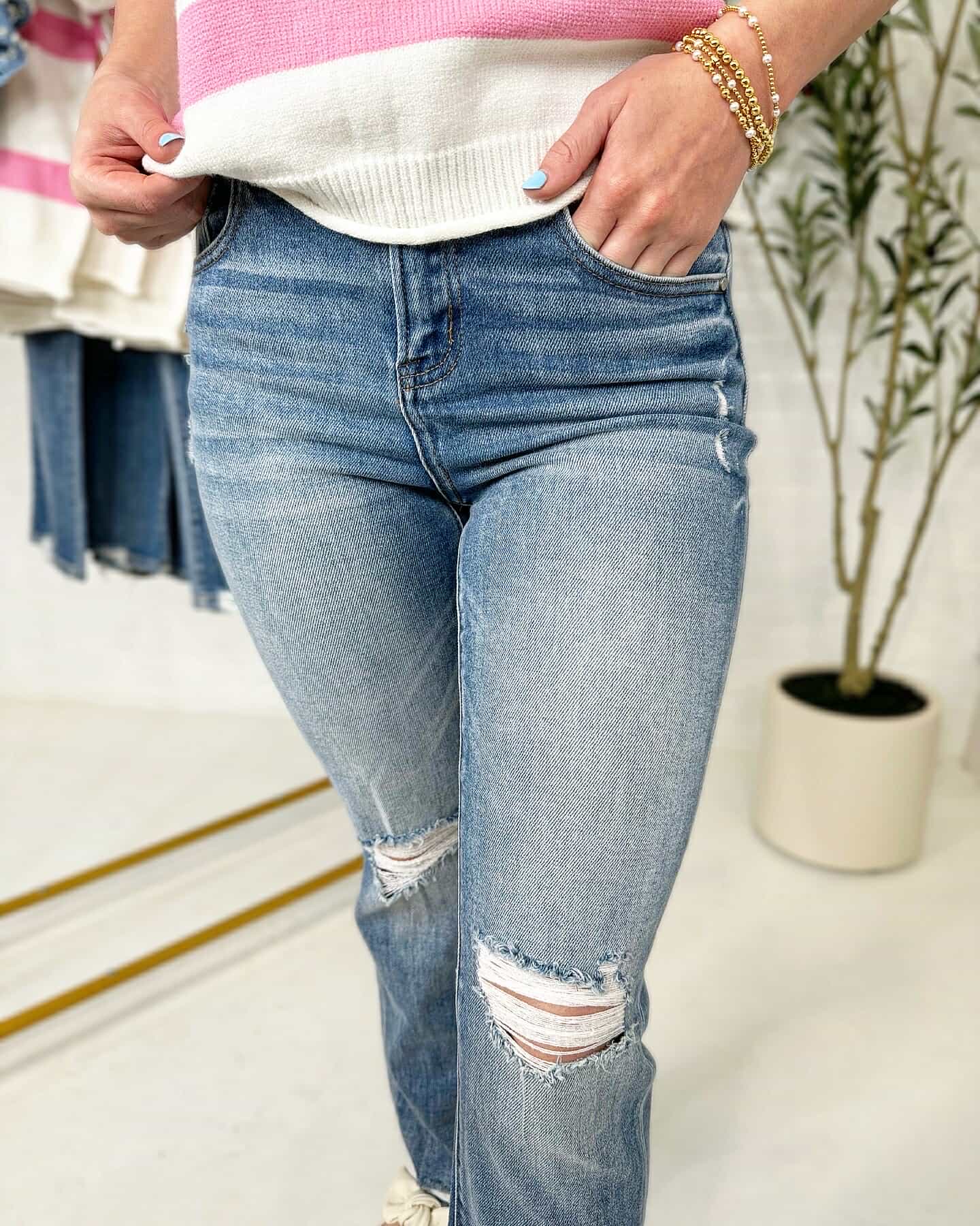 High Rise Distress Ankle Straight Jean