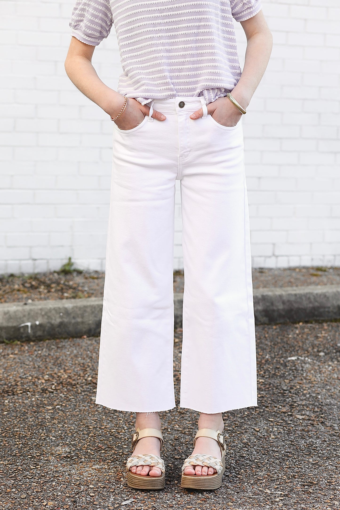 TWEEN CROP WIDE LEG WHITE JEANS
