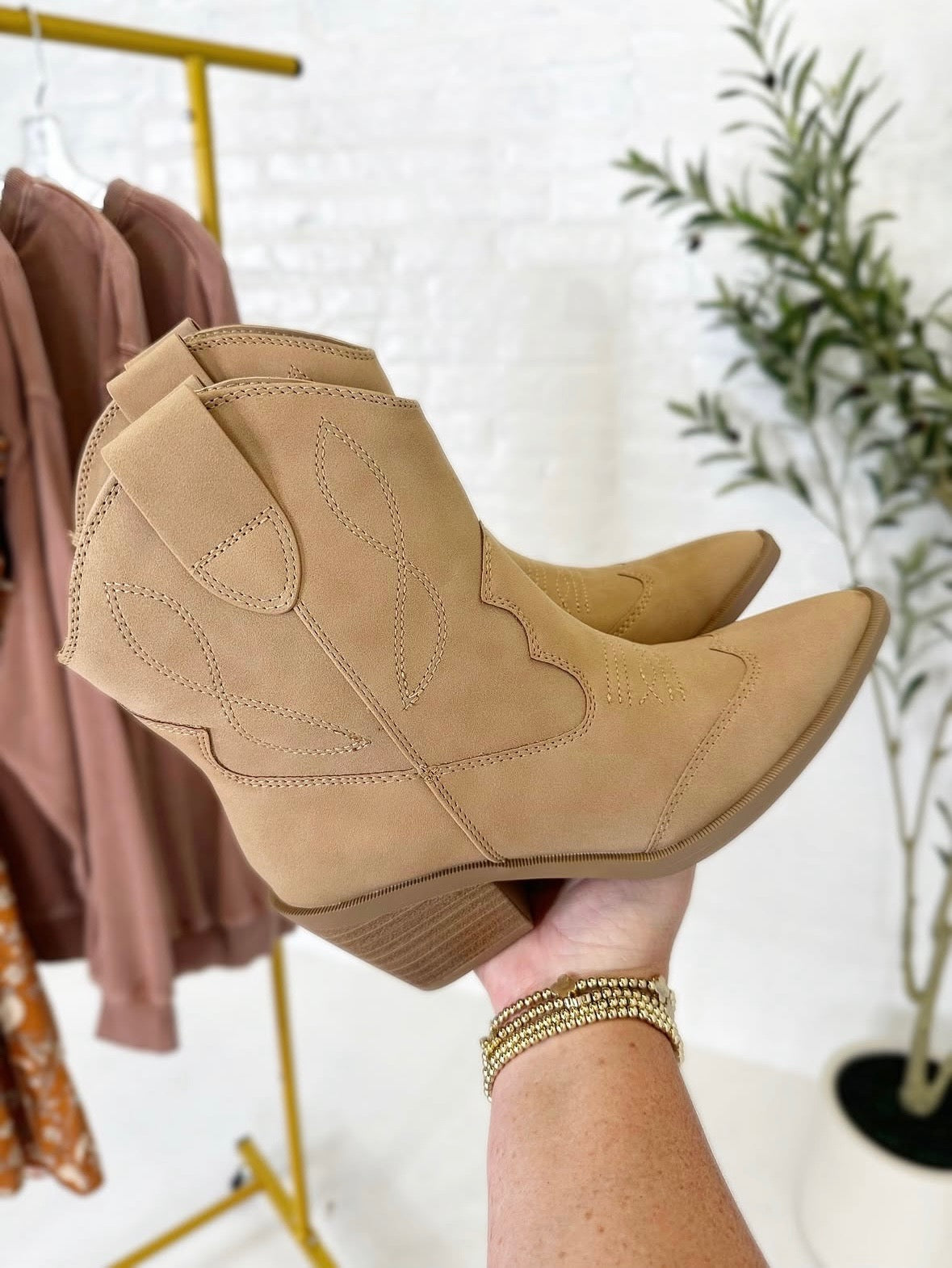 Incity Boot in Camel