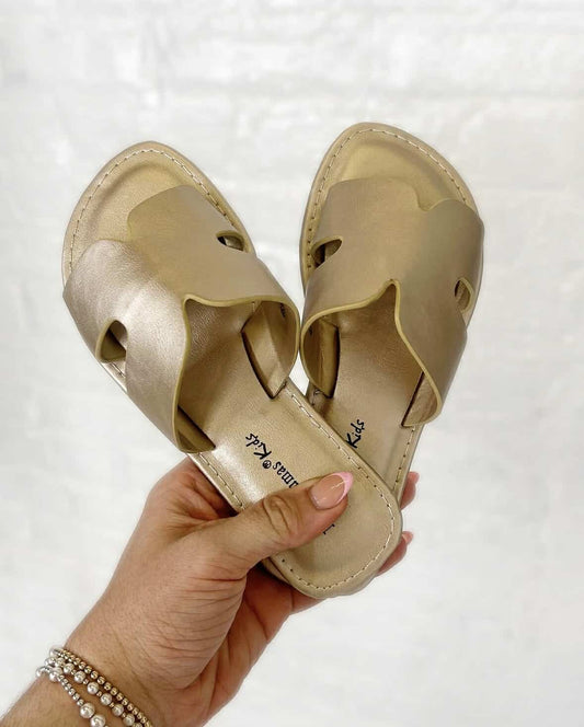 Chester Sandal in Gold