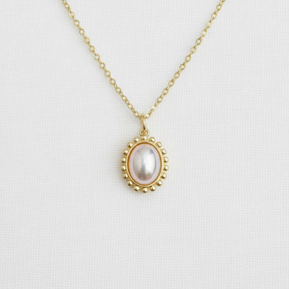 Chic Vintage Pearl Necklace