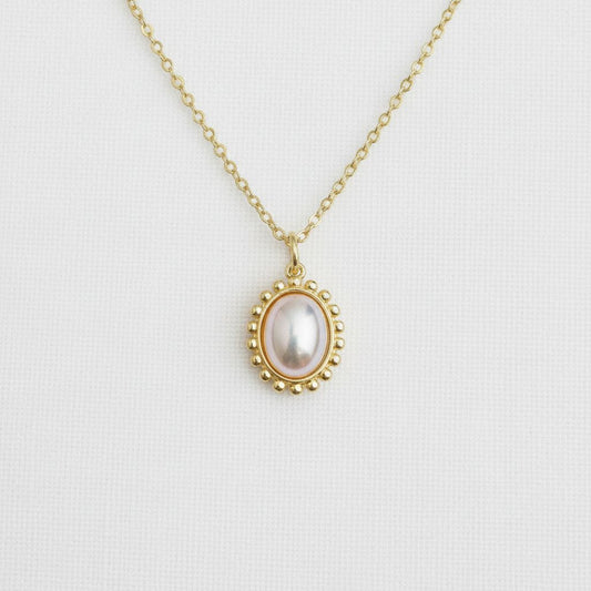 Chic Vintage Pearl Necklace