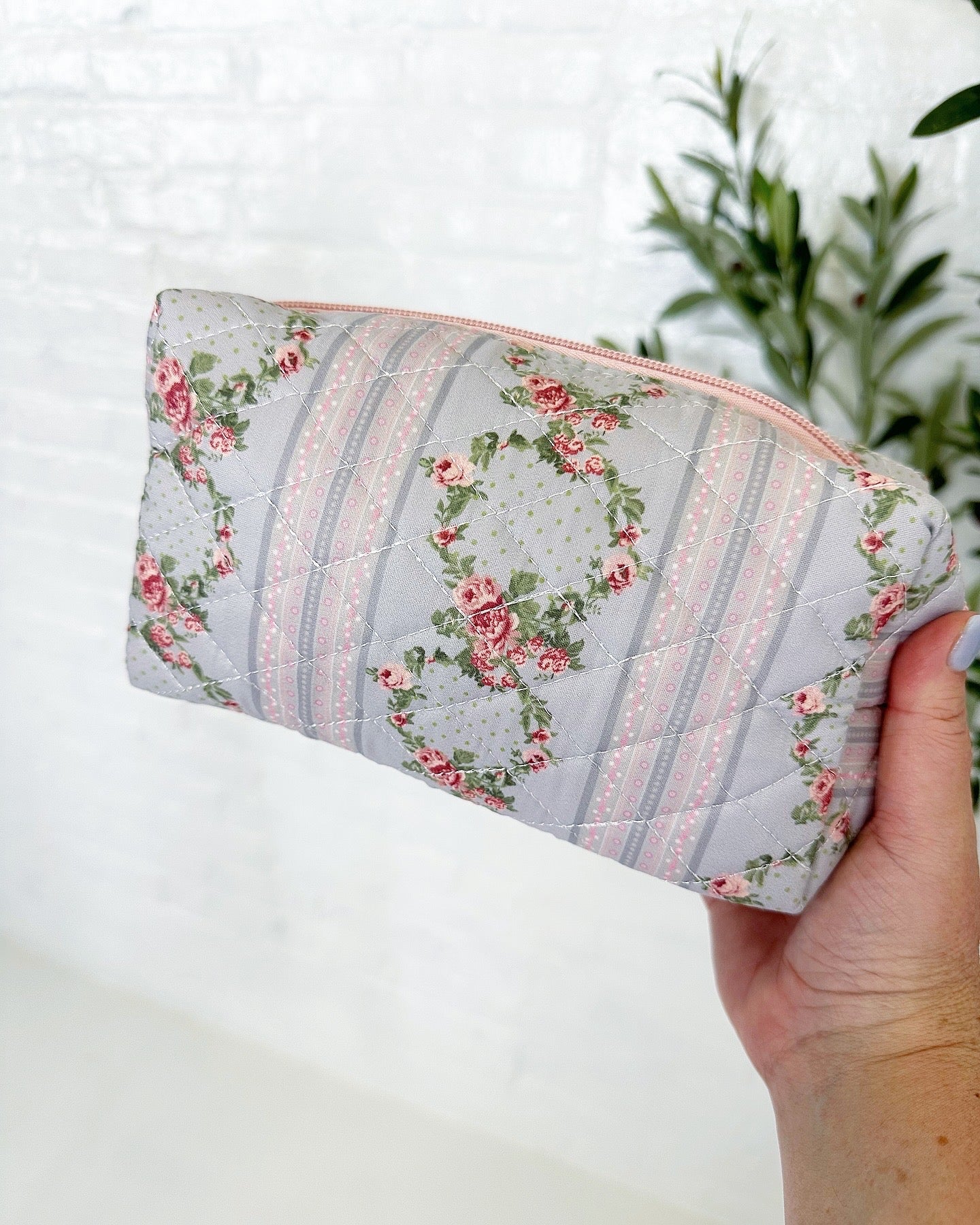 Quilted Floral Design Cosmetic Bag in Blue
