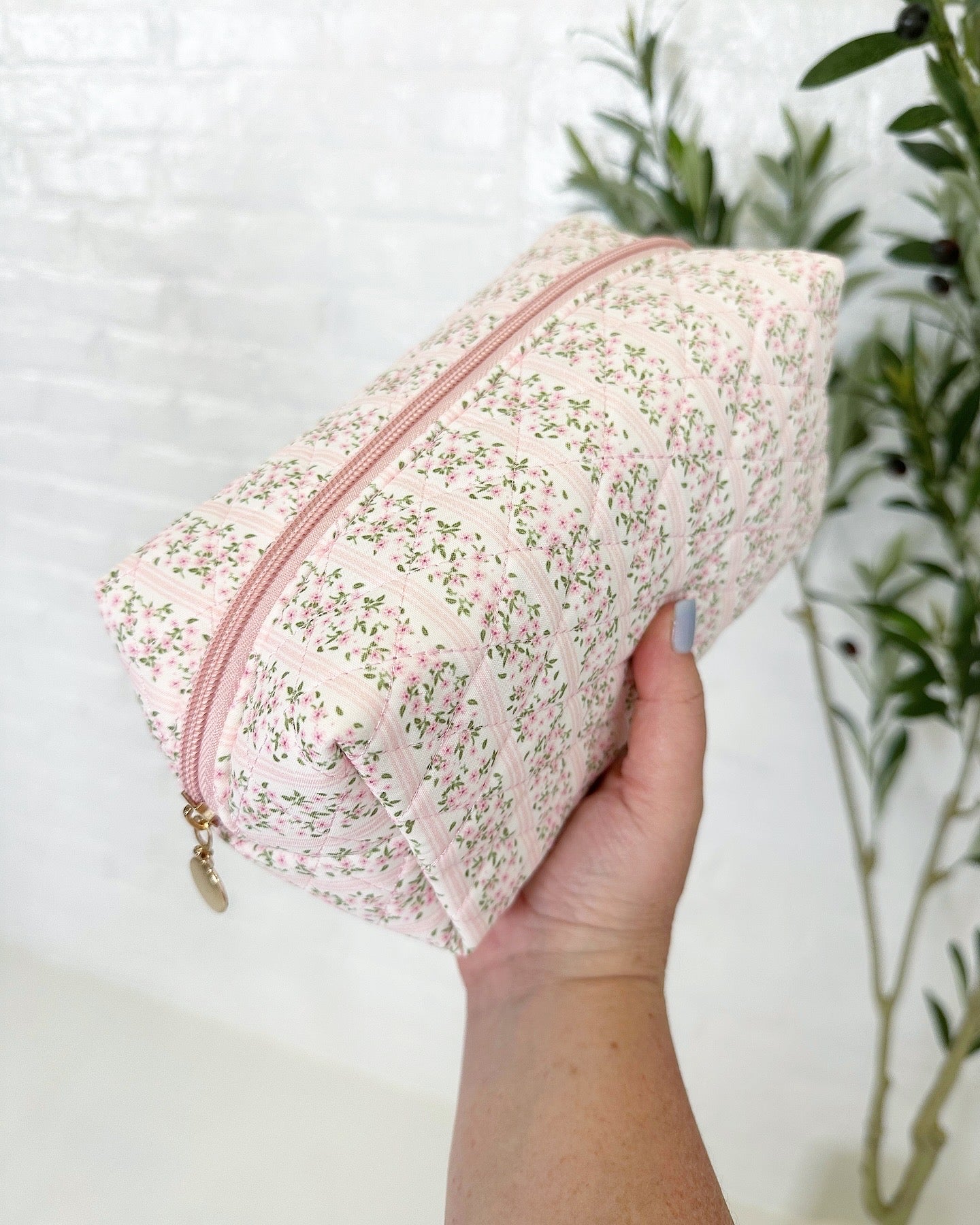 Quilted Floral Design Cosmetic Bag in Pink