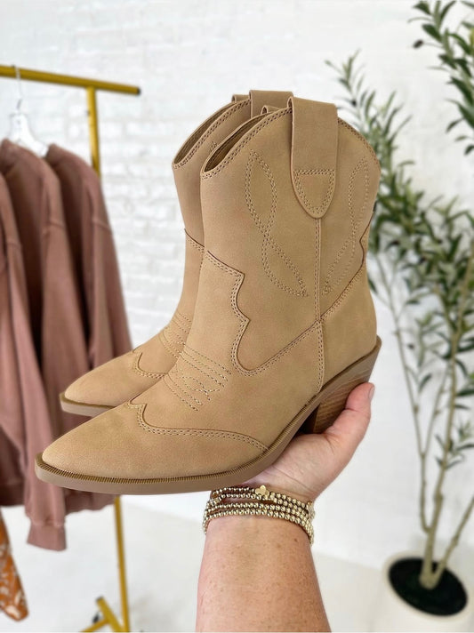 Incity Boot in Camel