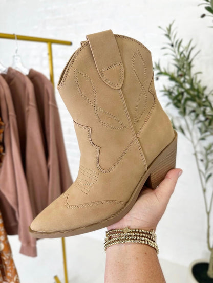Incity Boot in Camel