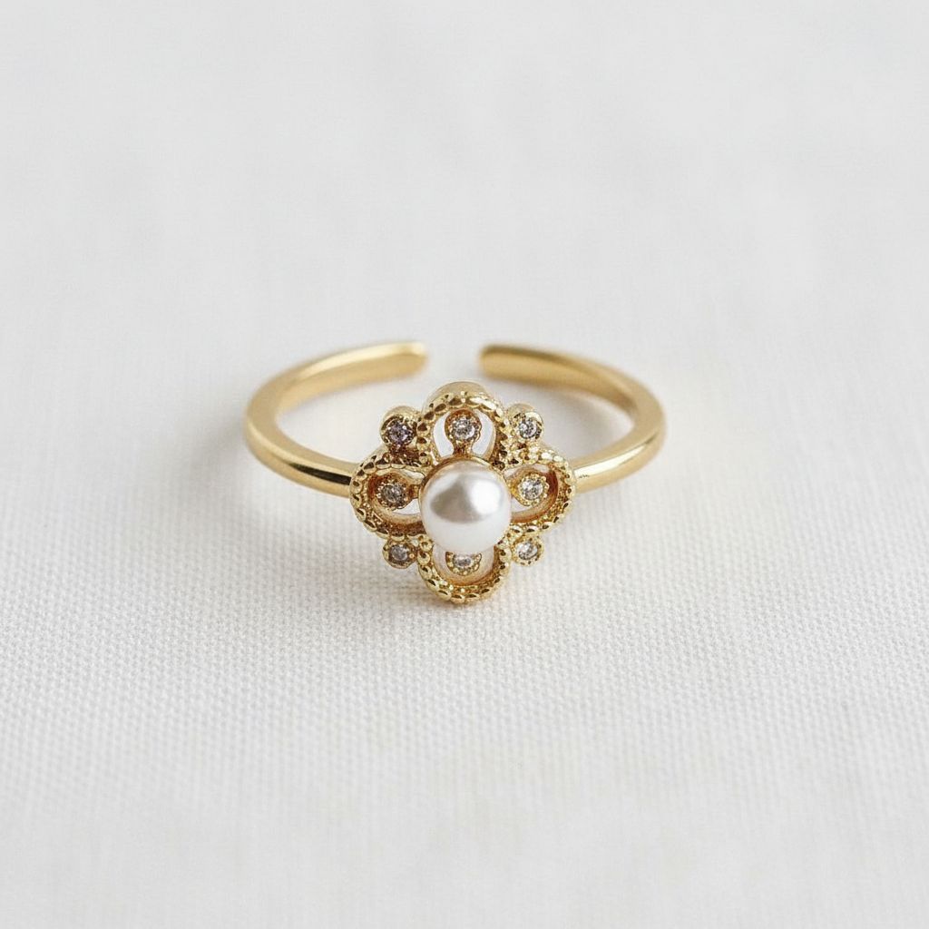 Regal Vintage-Inspired Gemstone Ring