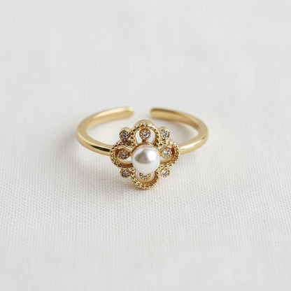Regal Vintage-Inspired Gemstone Ring