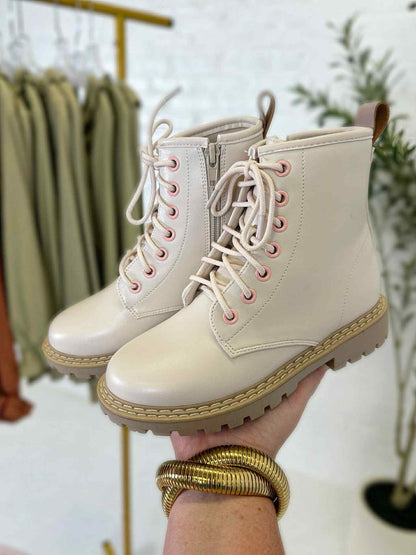 Zora Boot in Bone