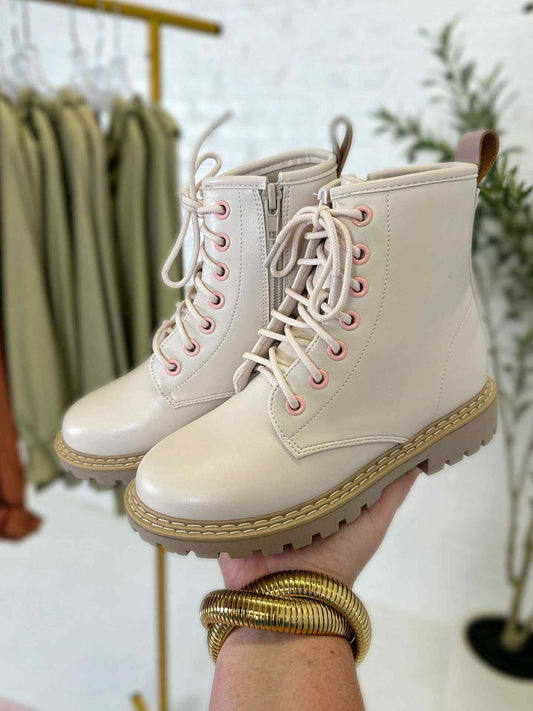 Zora Boot in Bone