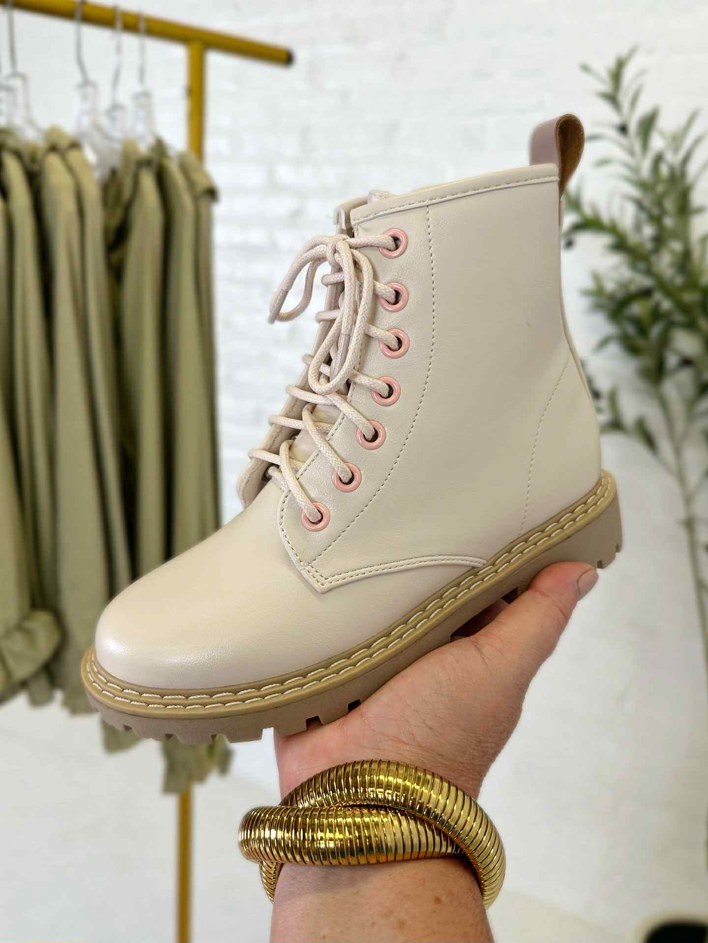 Zora Boot in Bone