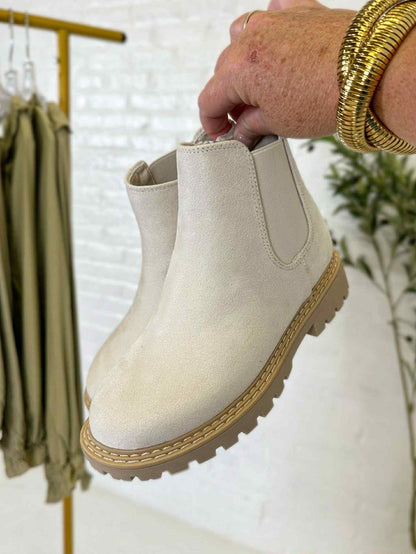 Zophie Boot in Light Grey Seude